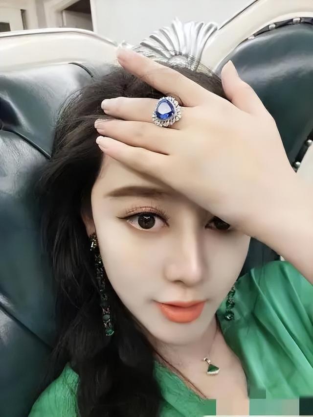 花800万整成范冰冰,丈夫整容成李晨,怀孕后竟发现丈夫还有男朋友