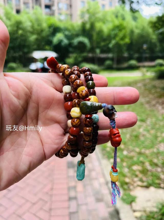 看你玩的串就知道是哪一门派!