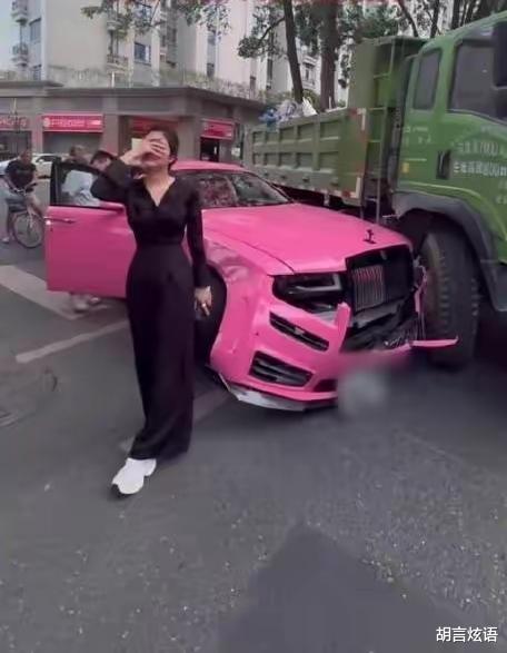 货车撞劳斯莱斯事件: 不可能是摆拍,不要草木皆兵