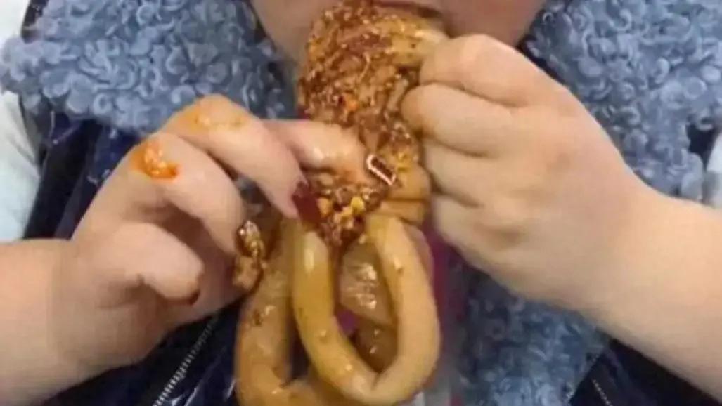 24岁网红潘晓婷因疯狂吃播猝死：腹部畸形尸检胃里塞满了食物！