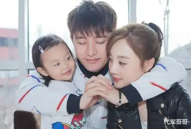 人前很清纯,人后却疯狂?这3位女星,个个都是“老司机”