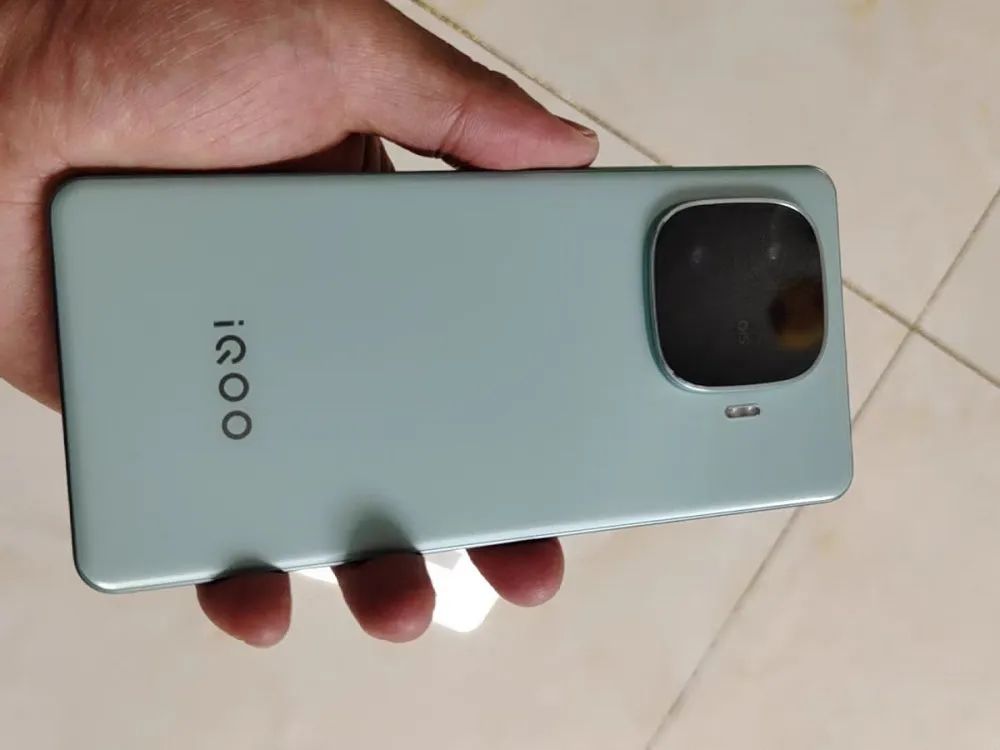 10月份可以闭眼入手的4款千元机，款款具备高性能和大电池，流畅用4年没问题