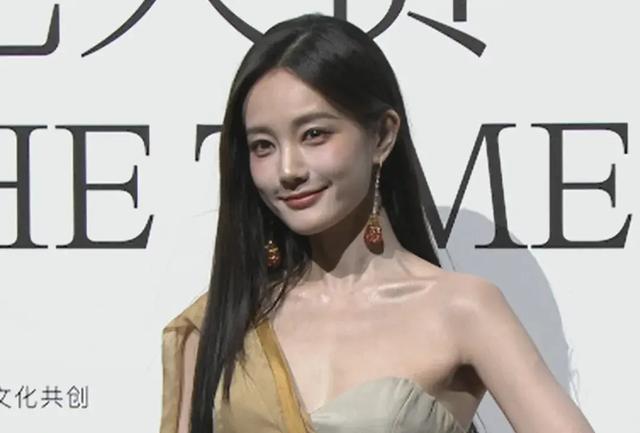 时尚大赏明星怼脸生图:杨幂回春失败,金晨脸微肿,男星一言难尽