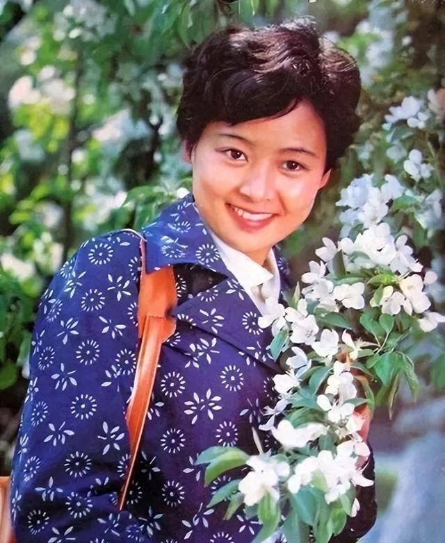 演员张瑜:离婚后单身30年,再见前夫仍感到心动,66岁没有子女