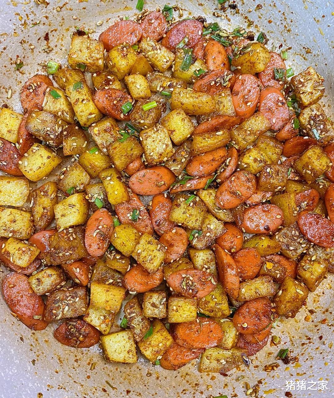 土豆最过瘾的吃法，外脆内软，香辣美味，一盘不够吃！