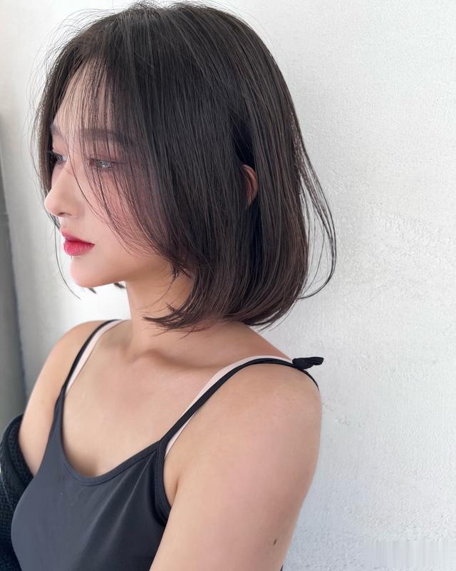 女士发型别乱剪,选这4款就对了,又美又时尚