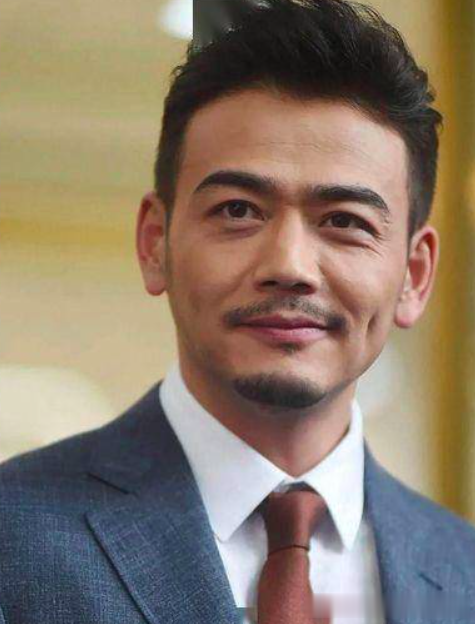 50岁男人,夏天要剪就剪这“3种”短发,清爽又减龄,照着剪准帅