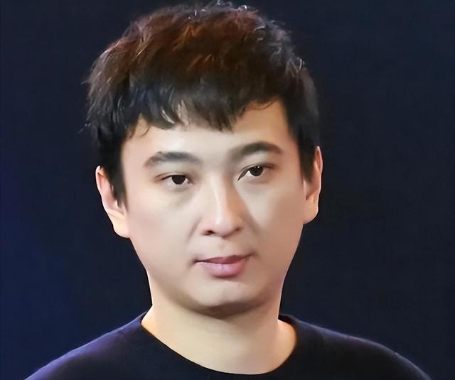 一句话就决定拳王生死，王思聪对他点头哈腰，任泉究竟有多牛？