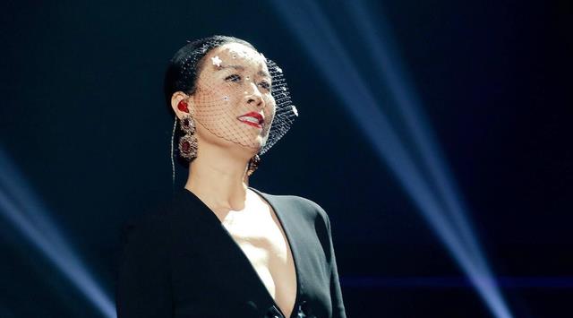 田震：不后悔和那英闹掰，我和她不熟，23年后，二人差距一目了然