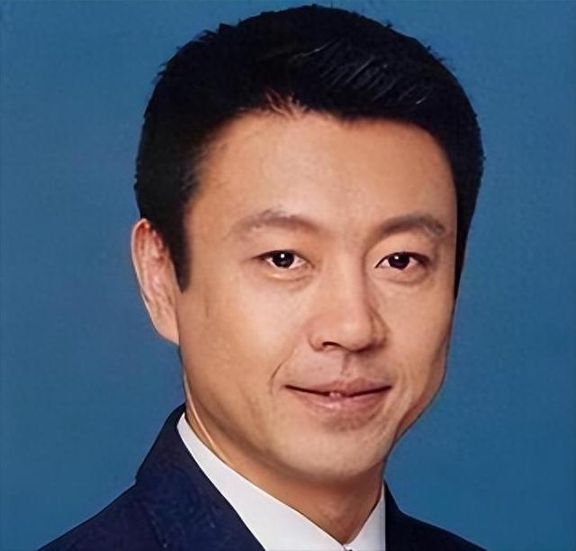 私生活混乱?被传10年换5任妻子,从央视离职的他,现在怎么样了