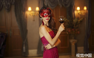 开学第一天，室友带着8个保镖来帮她铺床， 我这个真千金笑着看这个冒牌货演戏