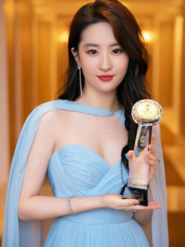 光影背后：赵丽颖与刘亦菲的金莲花之夜