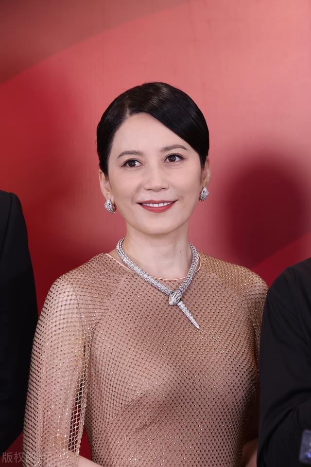 俞飞鸿这种成熟的女人魅力还是很吸引粉丝的