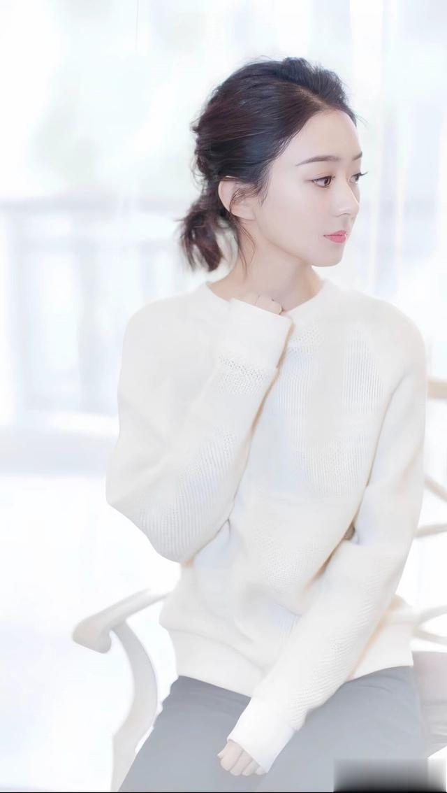 赵丽颖最新写真曝光：优雅与力量并存，网友惊艳不已！