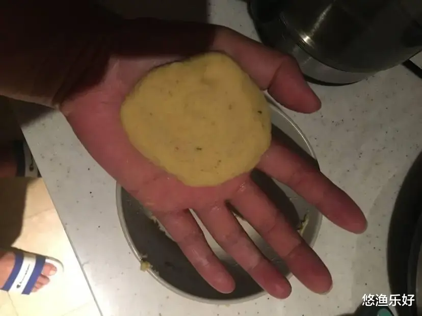 “两杯面粉一个蛋,所有饵料靠边站”,88岁的大爷分享钓鱼秘诀