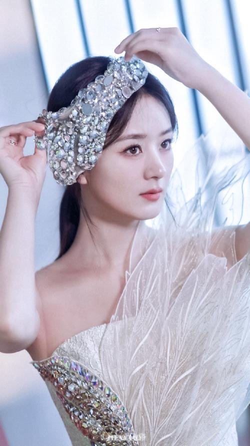 赵丽颖：狼子野心与扮猪吃老虎的双重奏