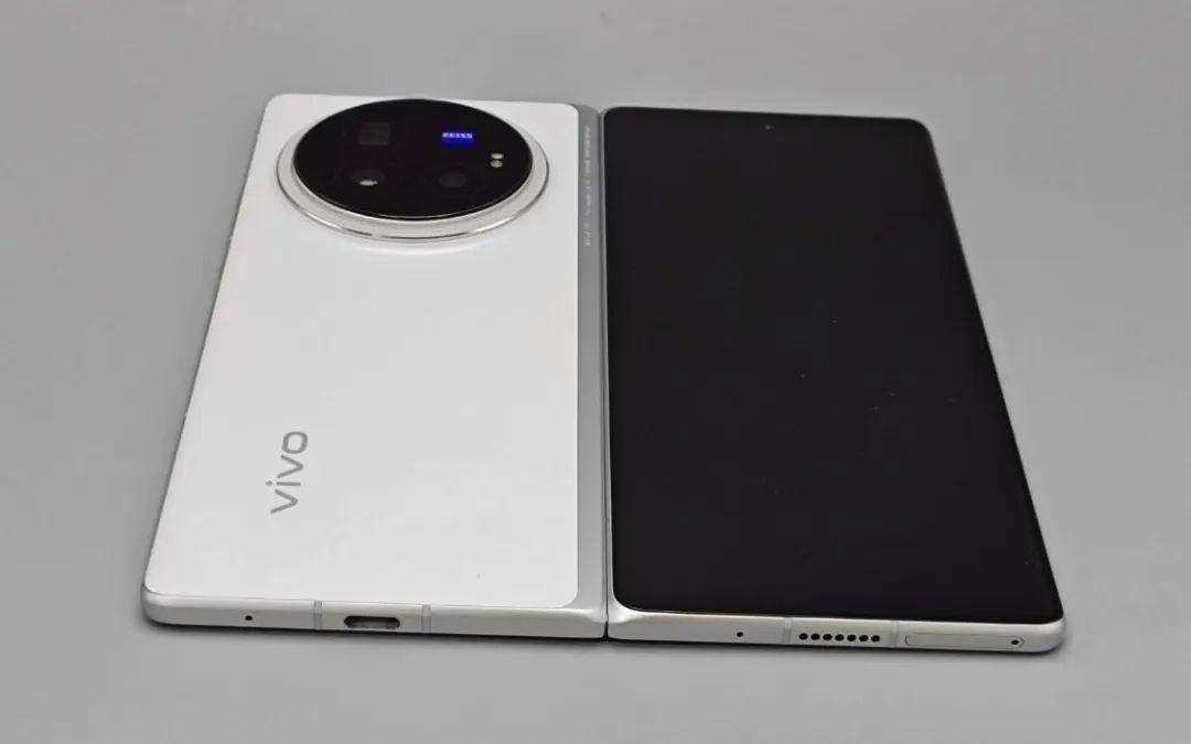 1分钟成交额5.8亿，一款发布8个月都没有被超越的折叠屏手机！