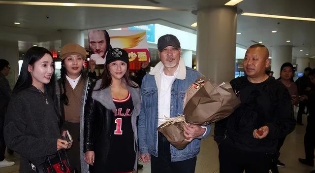 双双离世!著名演员徐少强病逝后,其妻在葬礼上也因伤心过度离世