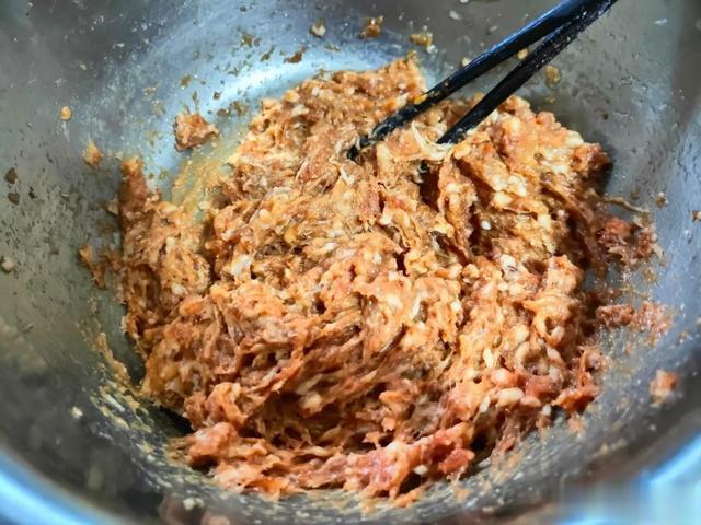 二月二龙抬头,老人说“龙食腹中藏,金银堆满缸”,龙食指的啥?