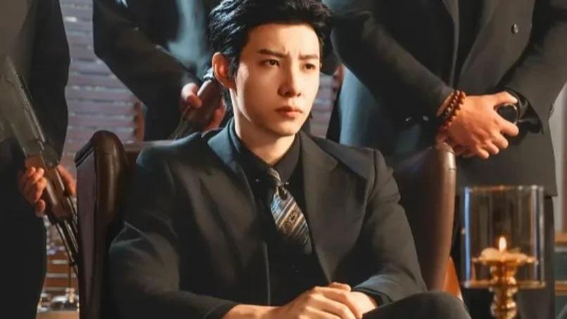 短剧圈帅哥疯狂洗牌: 个个都是颜霸 宽肩窄腰八块腹肌 谁看谁心动