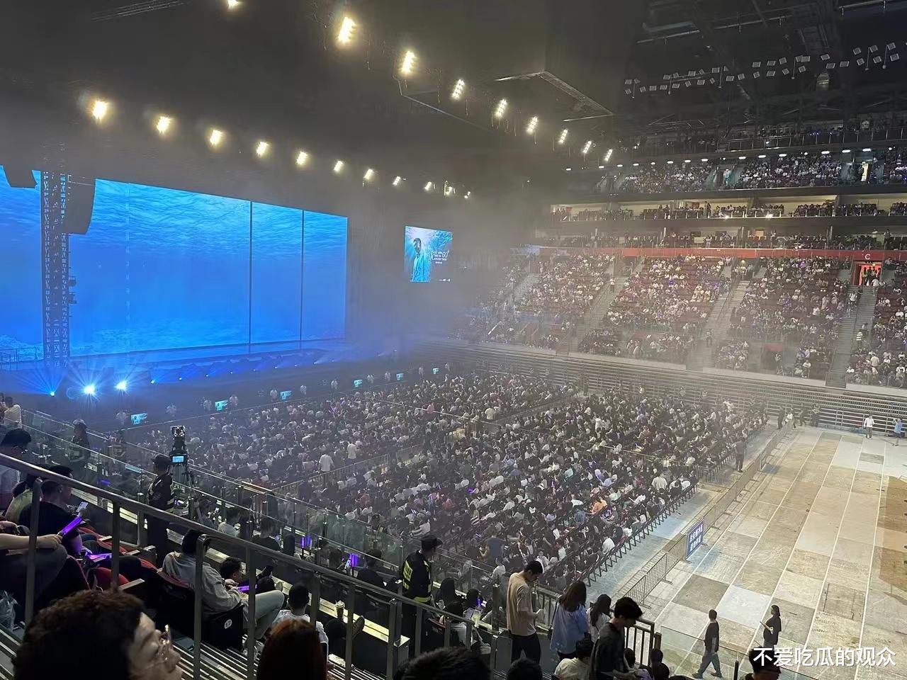 女子花2280看张学友演唱会！感觉不值，在网上发泄！还被网友回怼