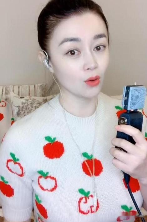 和赵本山传绯闻,41岁还无人敢娶?被力捧20年,关婷娜真的不简单