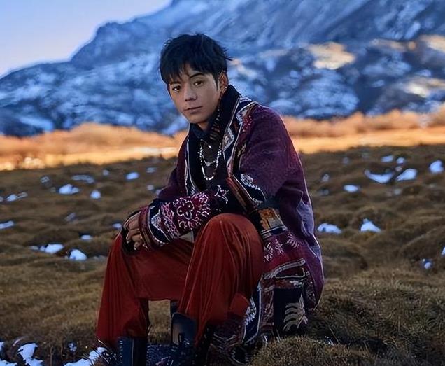 4年前一夜爆火的丁真, 不进娱乐圈转投入家乡, 如今他后悔吗