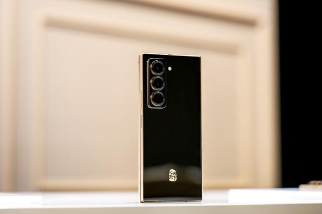 超高端装备新形象,心系天下三星W25塑造时代经典