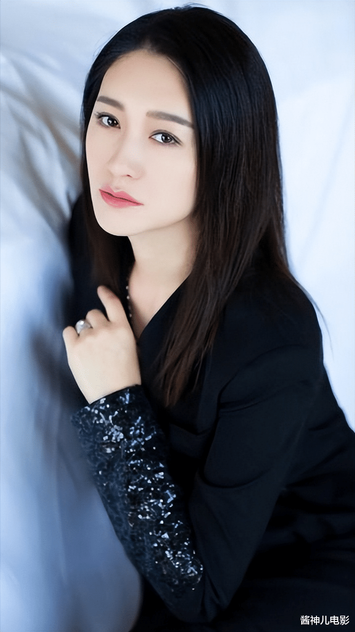 “自带苦相”的5位女星越看越丧,五官漂亮却演啥都苦情,太吃亏