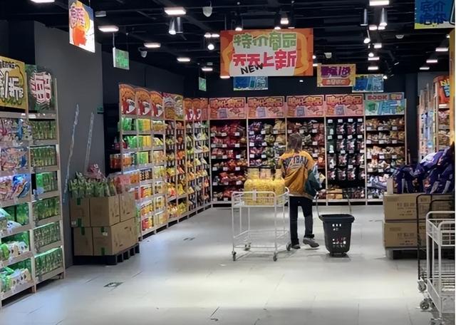 投入50万,开店就亏钱,遍地开花的“零食折扣店”,靠啥挣钱?