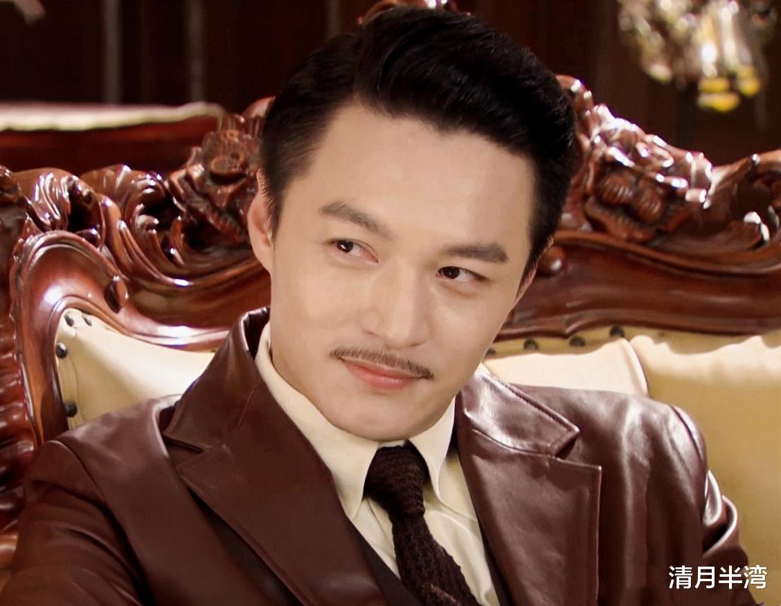 “天生桃花眼”的男星只服这8位，眉目传情透着苏感，看狗都深情