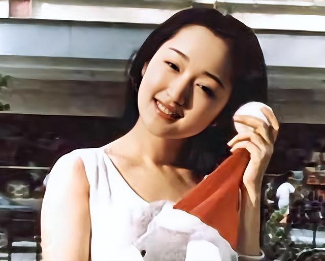 杨钰莹第一次上央视,工作人员被其美貌“吓到了”,她当年有多美