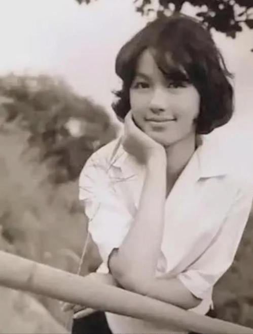 与琼瑶齐名的才女亦舒,拒认亲子,如今怎样了