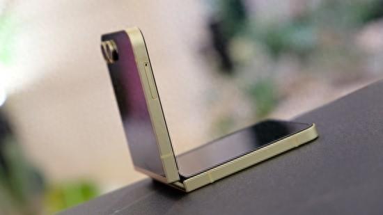 三星Galaxy Z Flip6评测:AI加持下的折叠屏未来已来