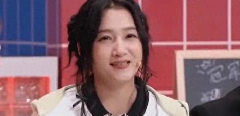 26岁关晓彤最新状态令人震惊,看上去老了十岁?发福脸被质疑怀孕