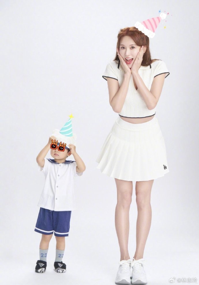林志玲50岁生日首晒2岁儿子,母子俏皮同框庆祝,她发文分享喜讯