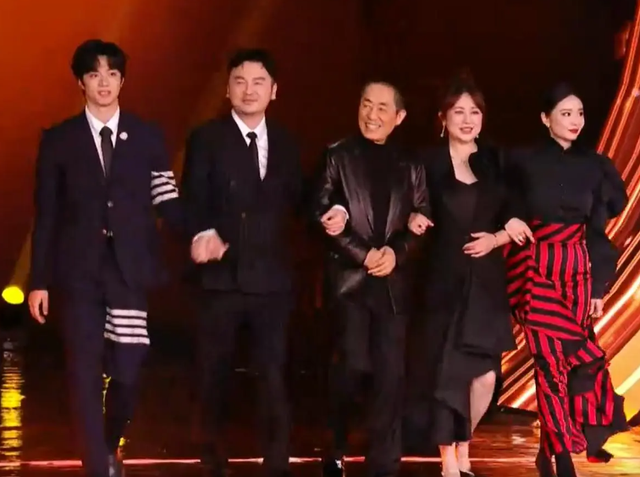 湖北这一晚，江湖地位，咖位大小，在70岁成龙身上体现的淋漓尽致