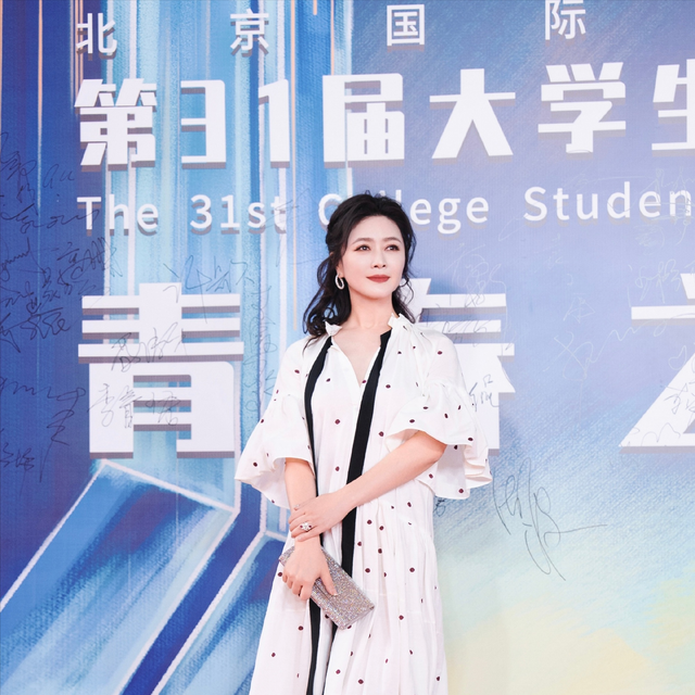 倒追陆毅4年,情断王志文,嫁富豪老公成寡妇,拿130亿笑着活下去