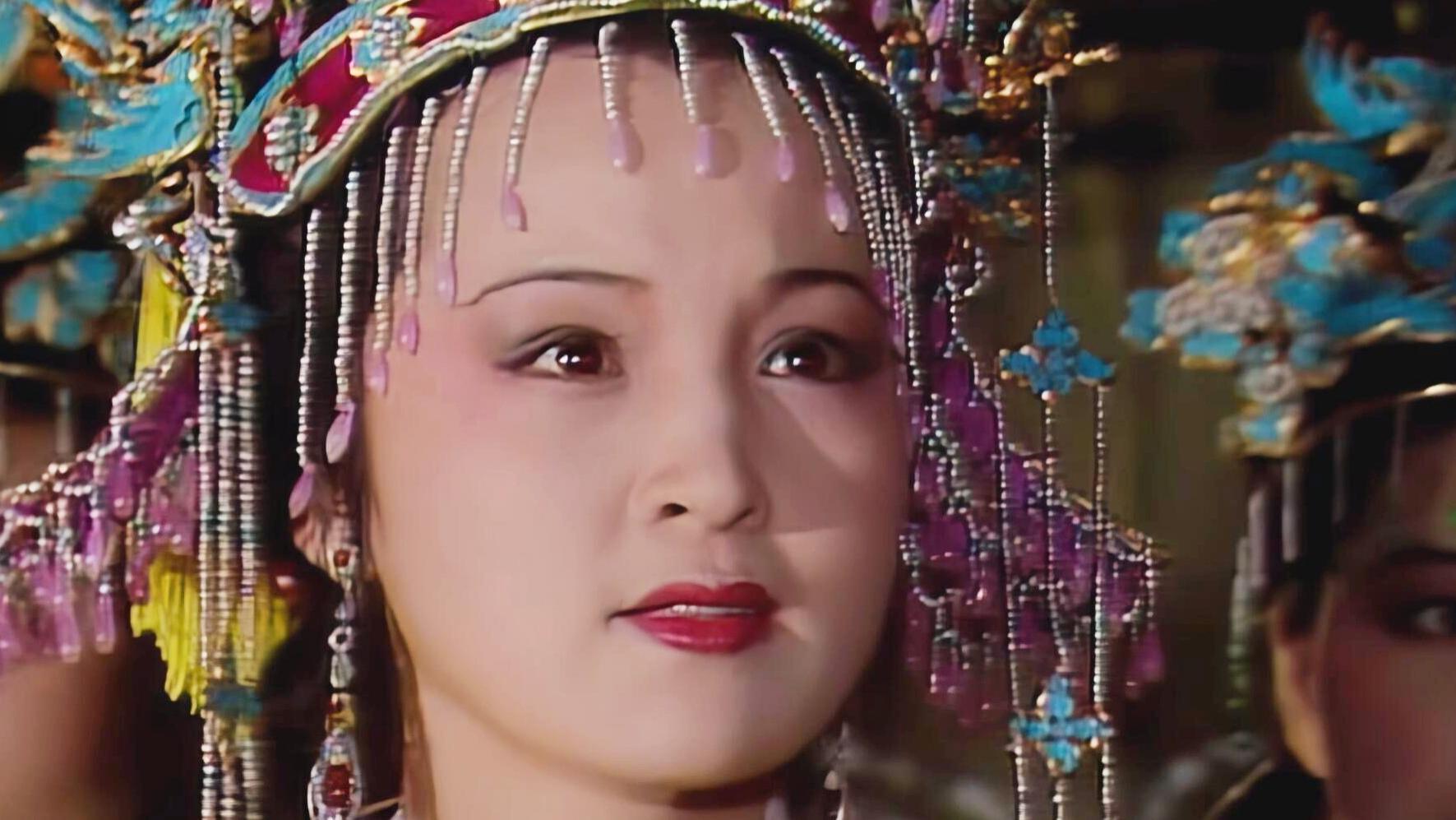 同演贾元春，有人雍容华贵一脸富态，有人仿佛宫里窜出的大马猴？