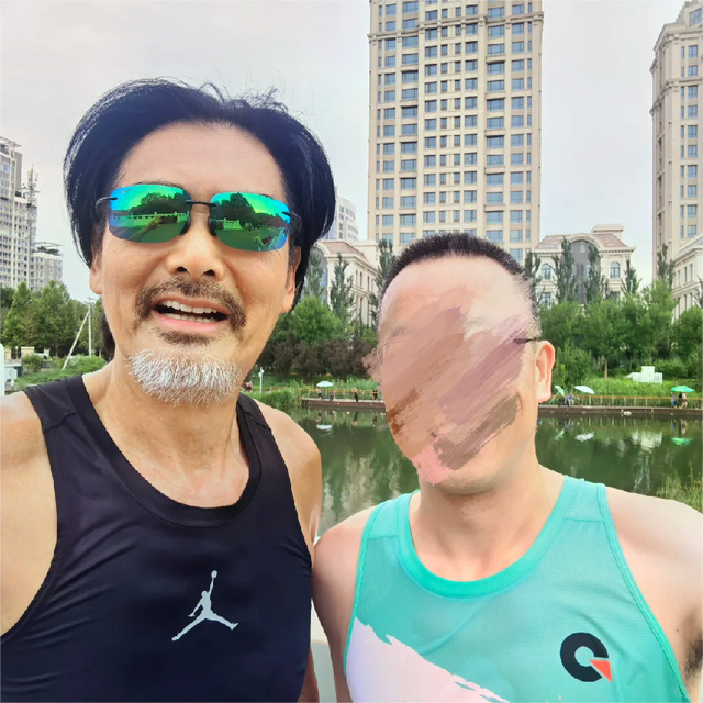 69岁的周润发终于败光了大众好感,原来吴孟达当年说得没错