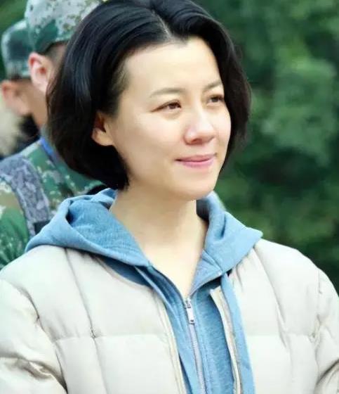 她本是豪门阔太，被导演喊来临时救场意外走红，50岁仍然片约不断