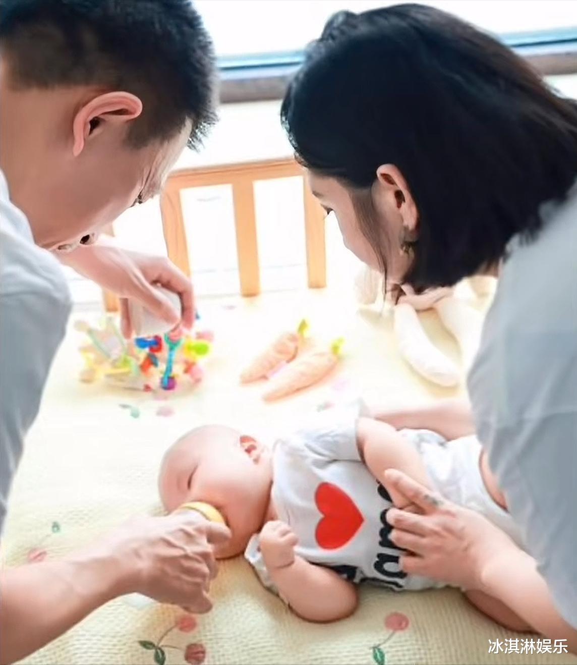 体育馆坍塌遇难魏羽馨妈妈晒三口合照！爸爸白发染黑，儿子胖嘟嘟