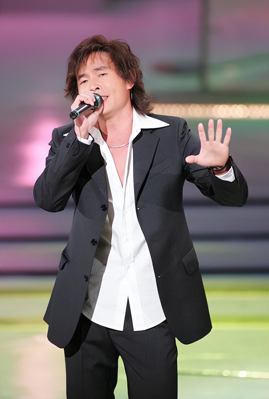 著名歌手黄品源：离婚不离家的男人，56岁与俄罗斯钢琴家再婚