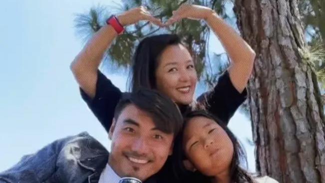 何洁一家五口泰国之旅：38岁她半头白发成焦点，两女儿颜值身材对比引热议！