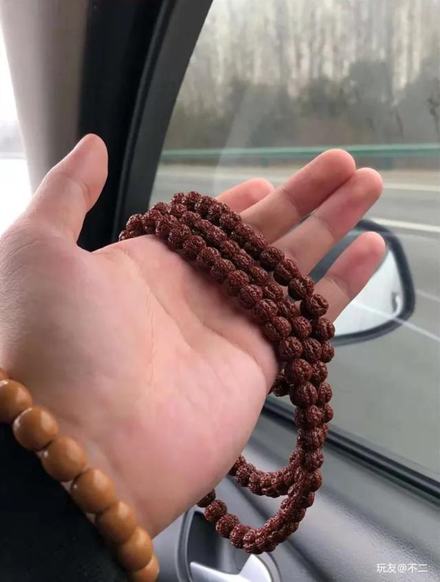 他这条金刚不盘只挂脖，不但没色差，还如此惊艳，怎么办到的？