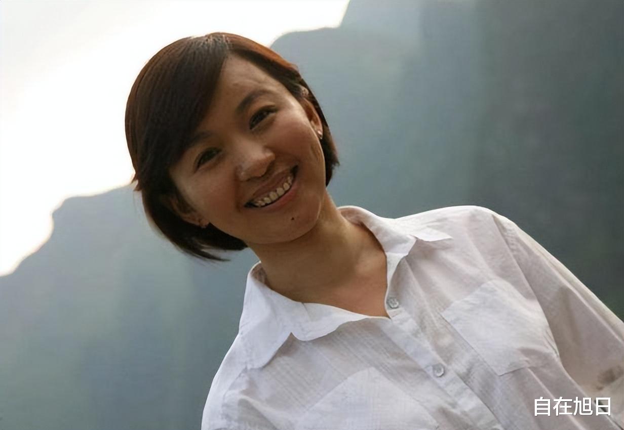 她是“最美国脸”欧阳夏丹,从央视辞职后,嫁给富豪,被排挤了