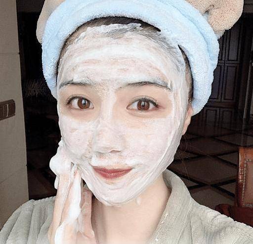 江疏影大方晒健身照,素颜可以看见脸上的痣,傲人身材白到发光