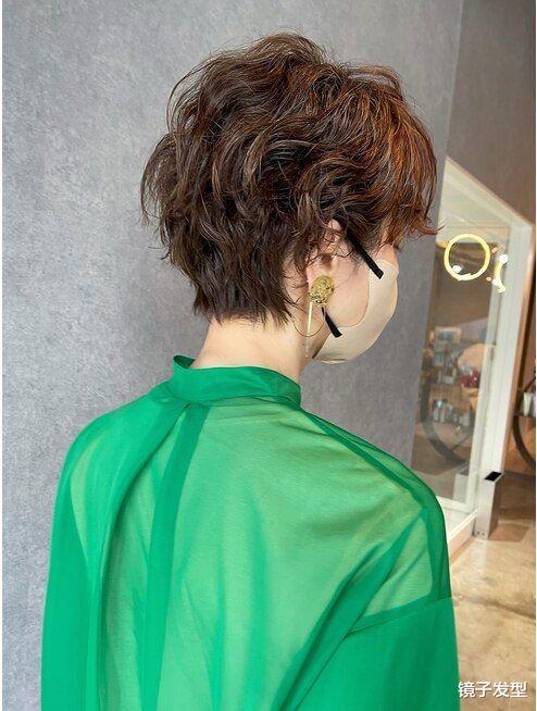 女人发型别管怎么剪,也要试试纹理烫短发,蓬松还时尚