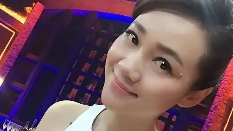 安徽台一姐周群，郭德纲落魄时的贵人，如今生三娃从不晒老公