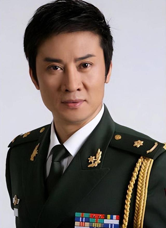 娶富婆为妻后，他从铁路工人变春晚歌手，承诺不变心的他做到了吗